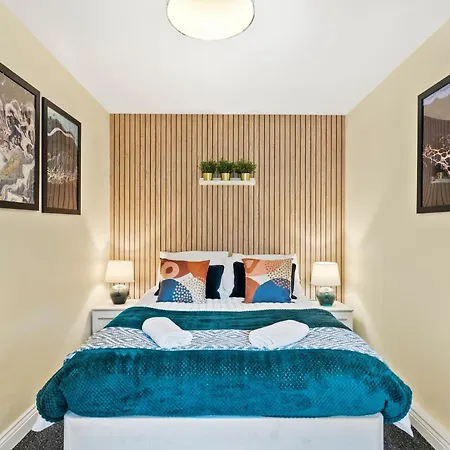 Boutique - Parking - Sleeps 4 Apartment *